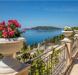 11 bedroom seafront villa with infinity pool near Budvar, sleeps 22